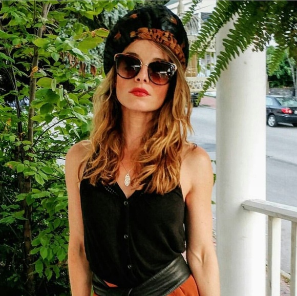 Meet your Posher, Alexandra - Picture 1 of 1